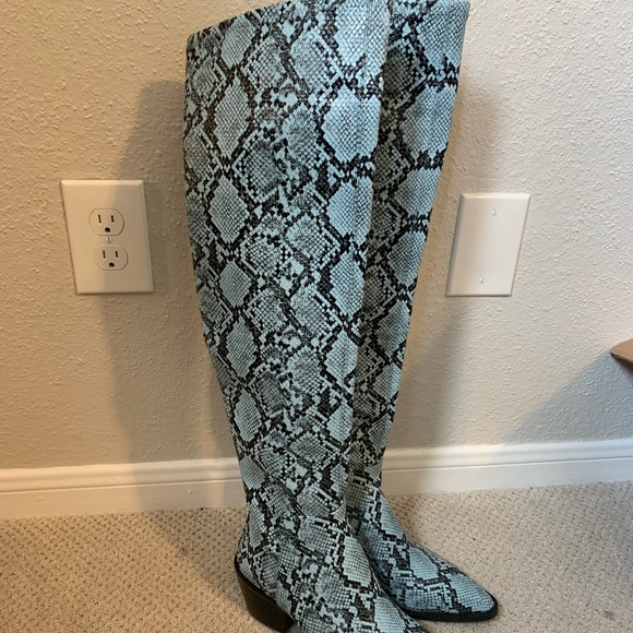 NWT Gianni Bini Alyiraa Blue Snakeskin Print boots - Picture 2 of 7
